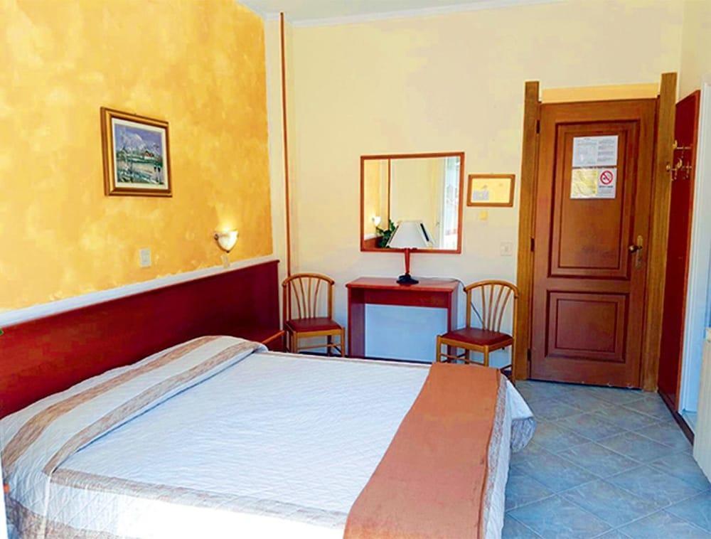 Hotel Capri Diano Marina Buitenkant foto