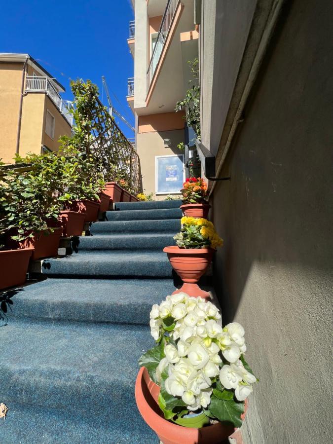 Hotel Capri Diano Marina Buitenkant foto