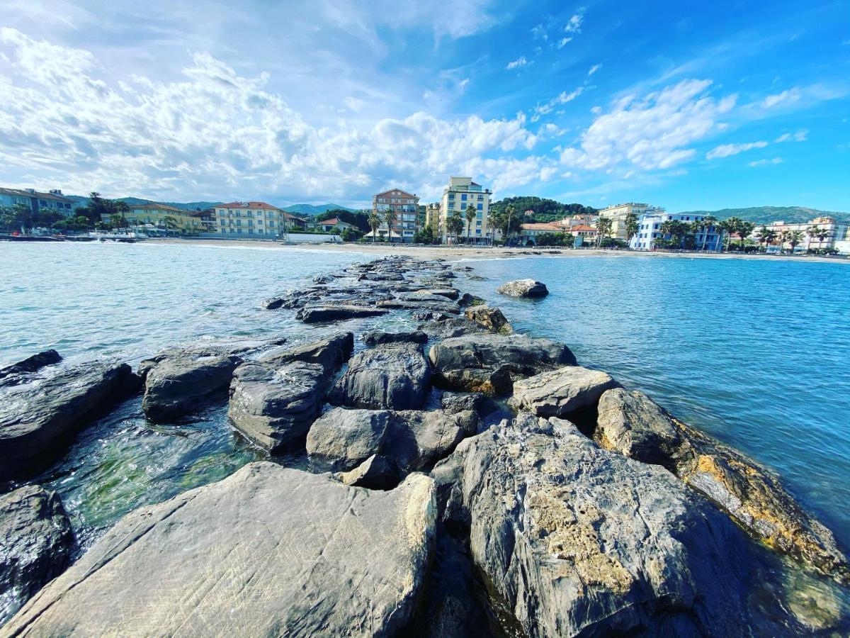 Hotel Capri Diano Marina Buitenkant foto