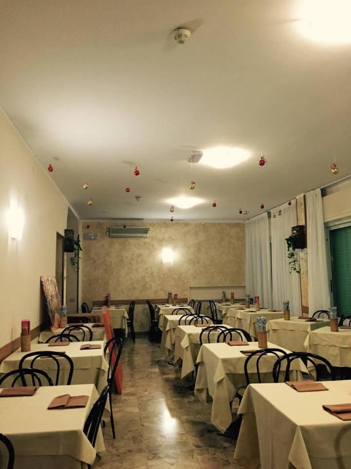 Hotel Capri Diano Marina Buitenkant foto