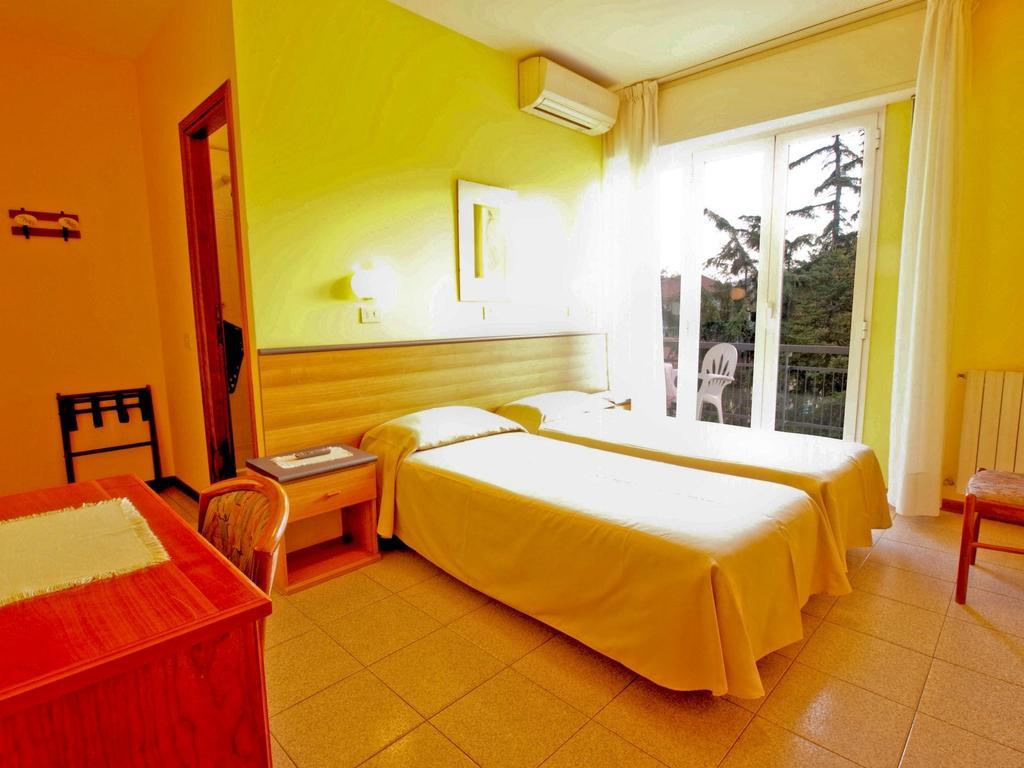Hotel Capri Diano Marina Buitenkant foto